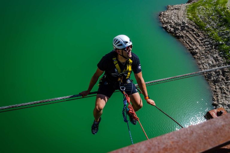 Preparations before a bridge jump