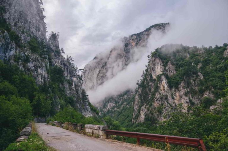 Stari most preko reke Sućeske